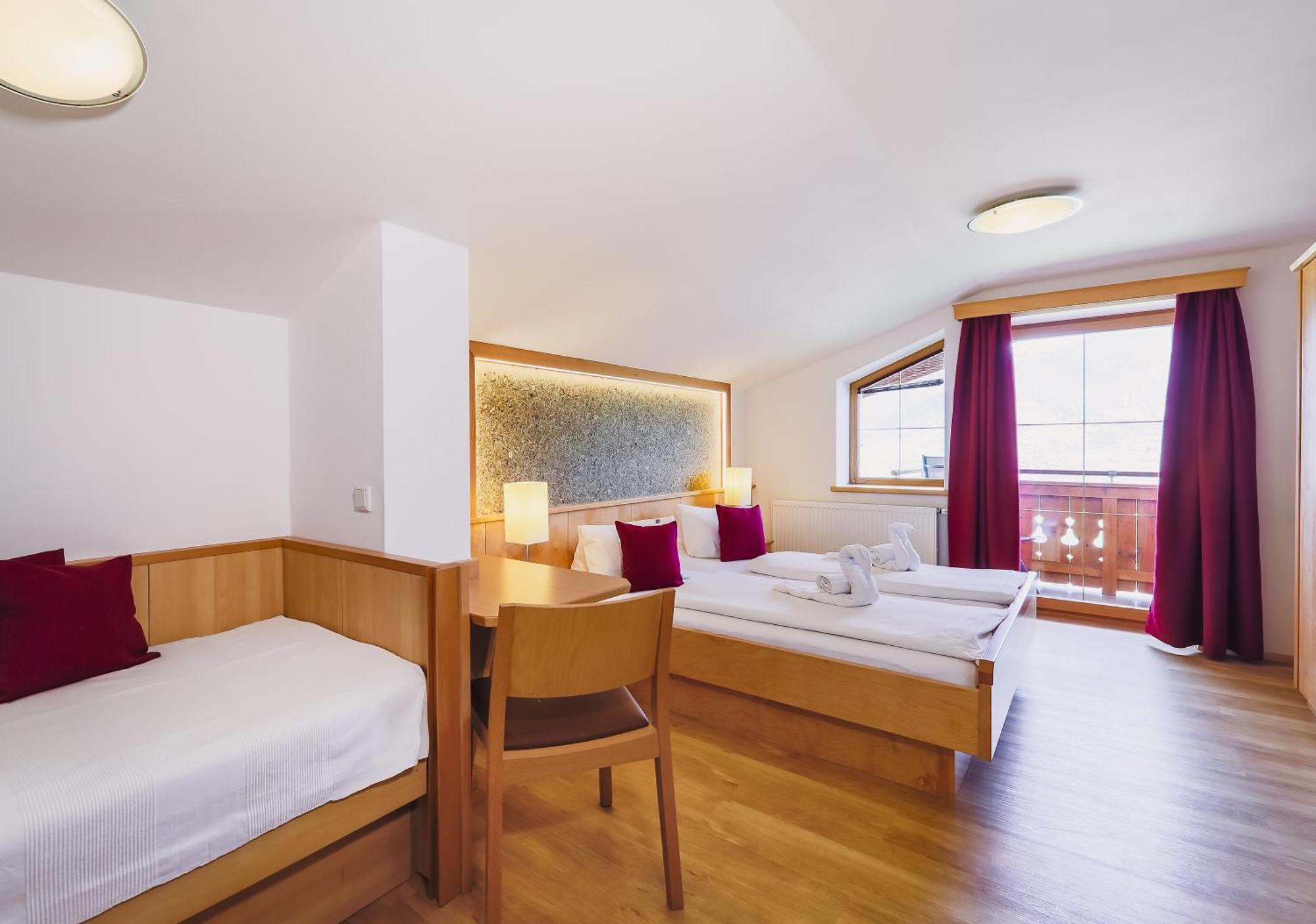 Panorama Hotel Guggenbichl - Inkl Sommerkarte, Einmaliger Eintritt Ins Tauern Spa & Bester Ausblick Ueber Kaprun Extérieur photo
