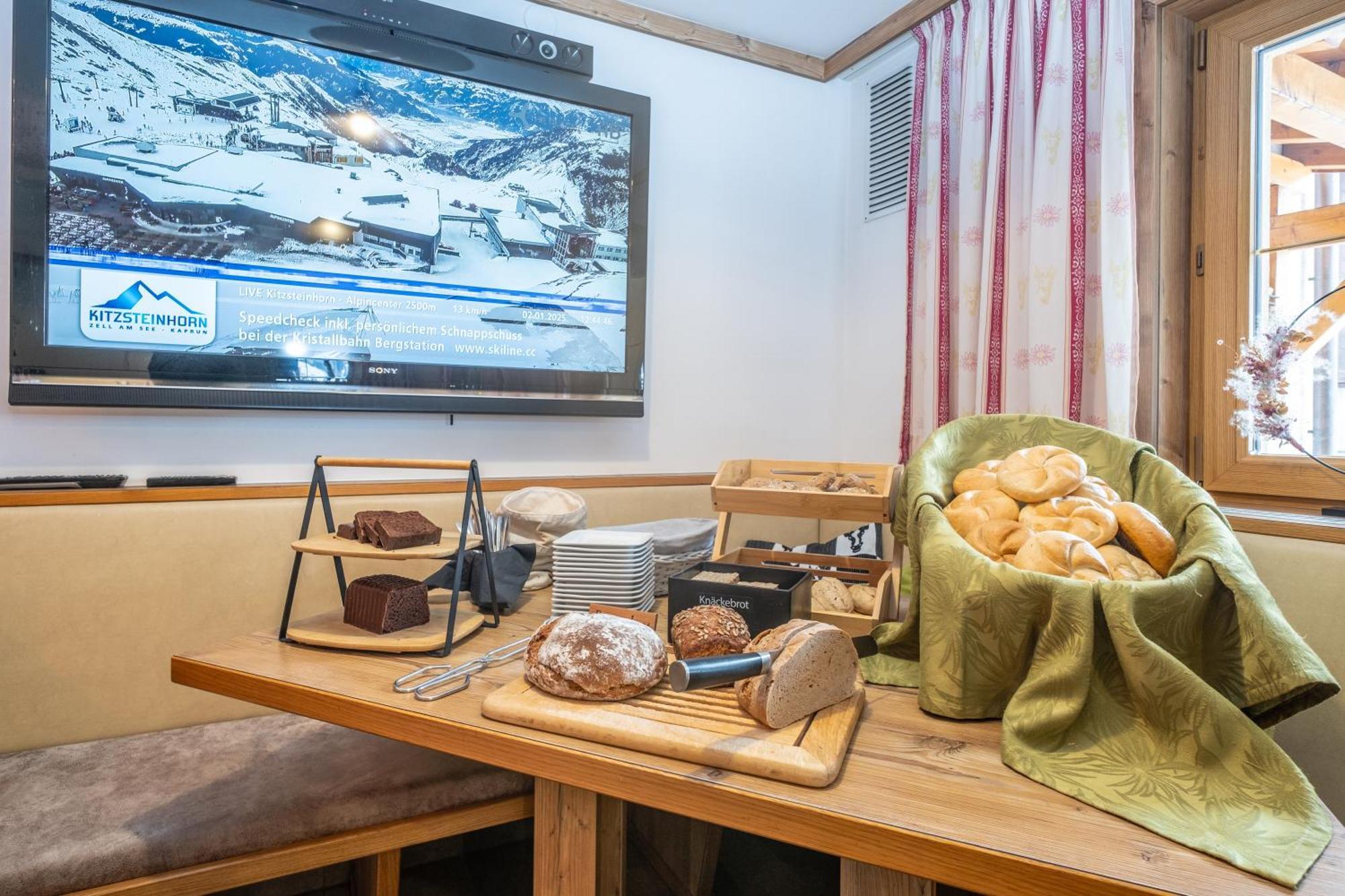 Panorama Hotel Guggenbichl - Inkl Sommerkarte, Einmaliger Eintritt Ins Tauern Spa & Bester Ausblick Ueber Kaprun Extérieur photo