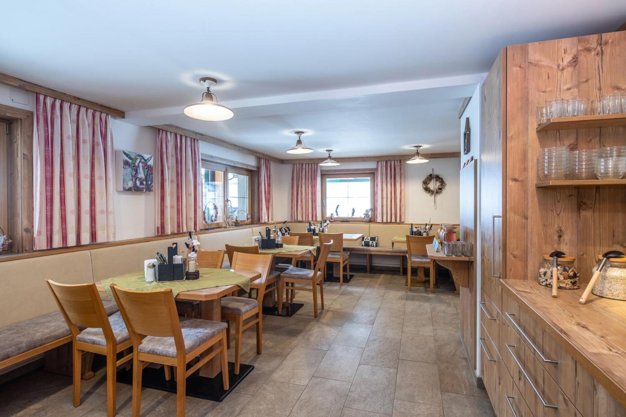 Panorama Hotel Guggenbichl - Inkl Sommerkarte, Einmaliger Eintritt Ins Tauern Spa & Bester Ausblick Ueber Kaprun Extérieur photo